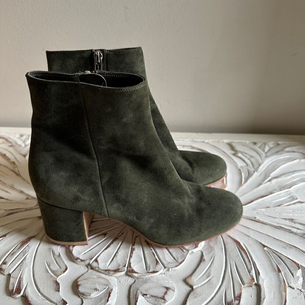 Gianvito Rossi Margaux Suede booties size 40
